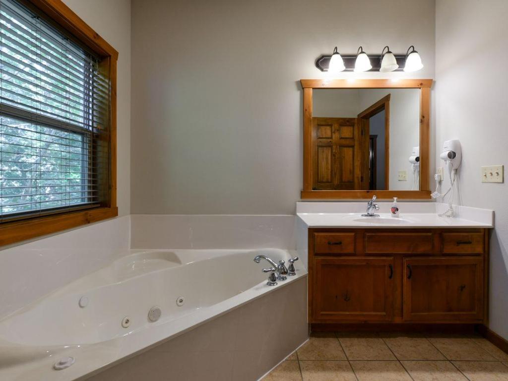 Lodge 243 Branson Bagian luar foto
